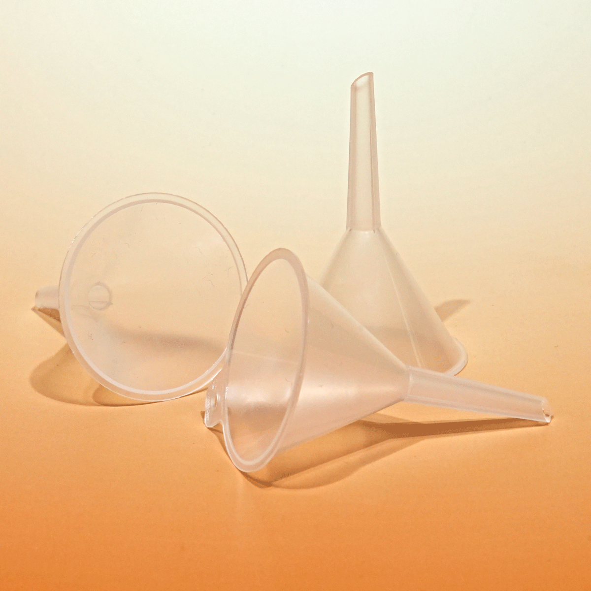 Small funnel for fragrances